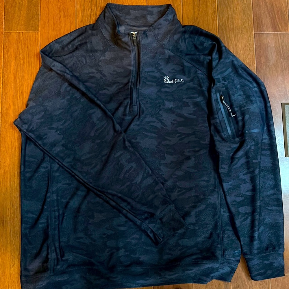 Chick-fil-A 1/4 zip pullover XL camo